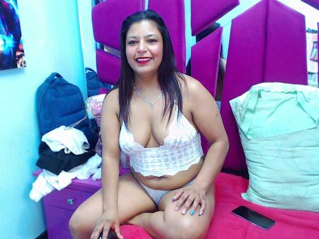 CAROLINASUAREZ's BongaCams show and profile