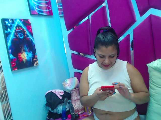 CAROLINASUAREZ's BongaCams show and profile