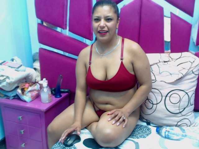 CAROLINASUAREZ's BongaCams show and profile