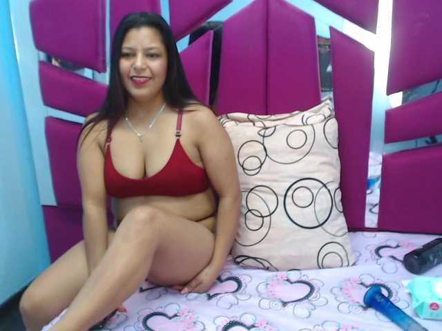 CAROLINASUAREZ's BongaCams show and profile