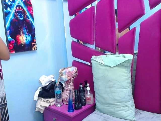 CAROLINASUAREZ's BongaCams show and profile