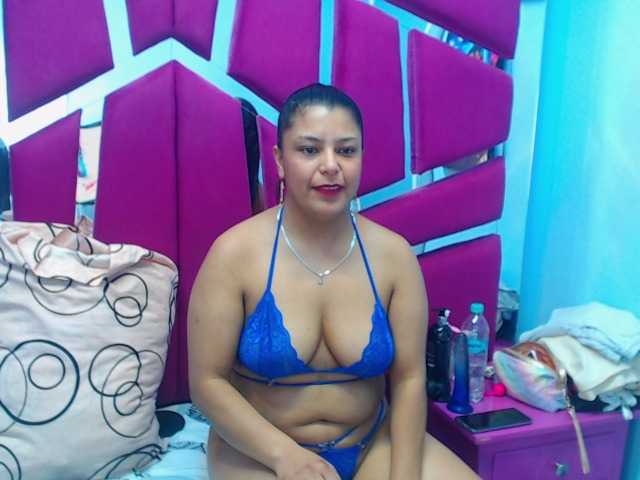 CAROLINASUAREZ's BongaCams show and profile