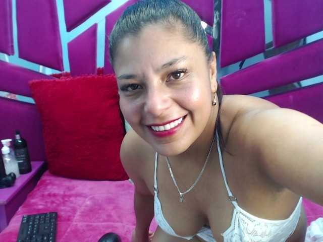 CAROLINASUAREZ's BongaCams show and profile