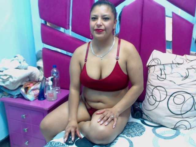 CAROLINASUAREZ's BongaCams show and profile