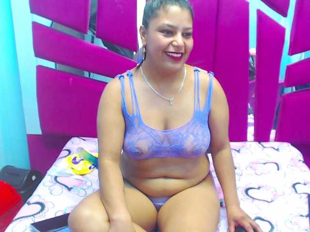 CAROLINASUAREZ's BongaCams show and profile