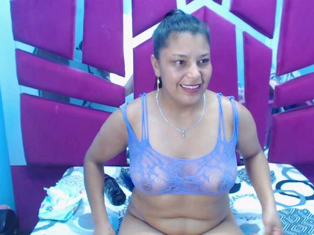CAROLINASUAREZ's BongaCams show and profile