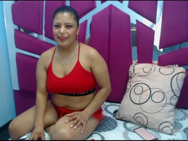 CAROLINASUAREZ's BongaCams show and profile