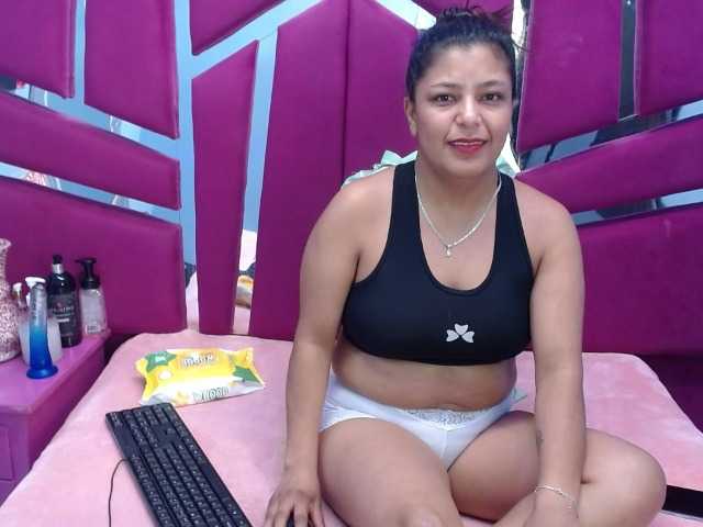 CAROLINASUAREZ's BongaCams show and profile