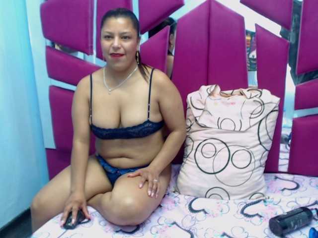CAROLINASUAREZ's BongaCams show and profile