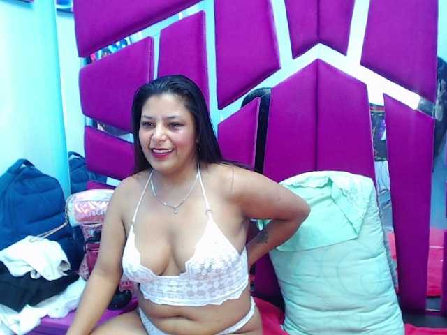 CAROLINASUAREZ's BongaCams show and profile