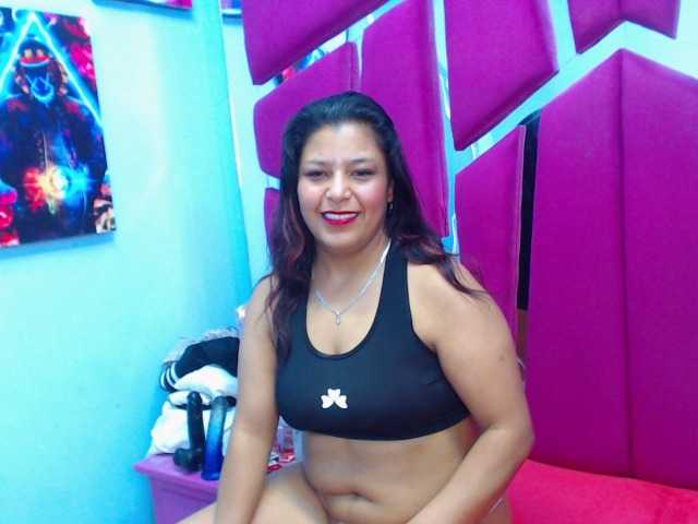 CAROLINASUAREZ's BongaCams show and profile