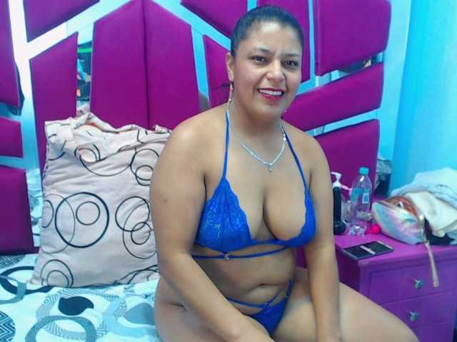 CAROLINASUAREZ's BongaCams show and profile