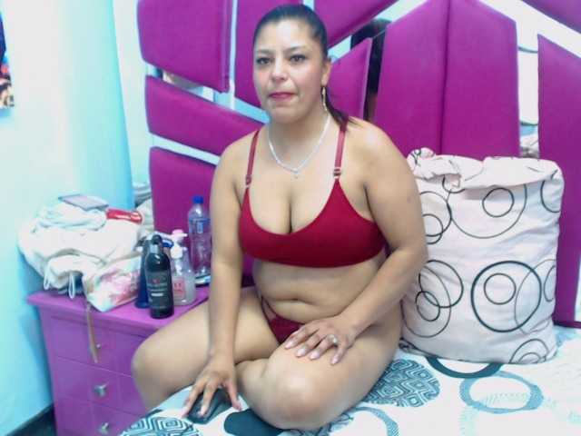 CAROLINASUAREZ's BongaCams show and profile