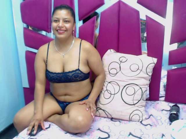 CAROLINASUAREZ's BongaCams show and profile