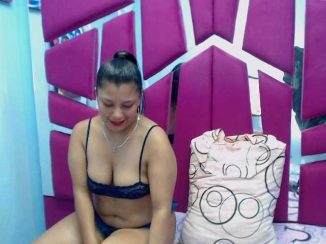 CAROLINASUAREZ's BongaCams show and profile