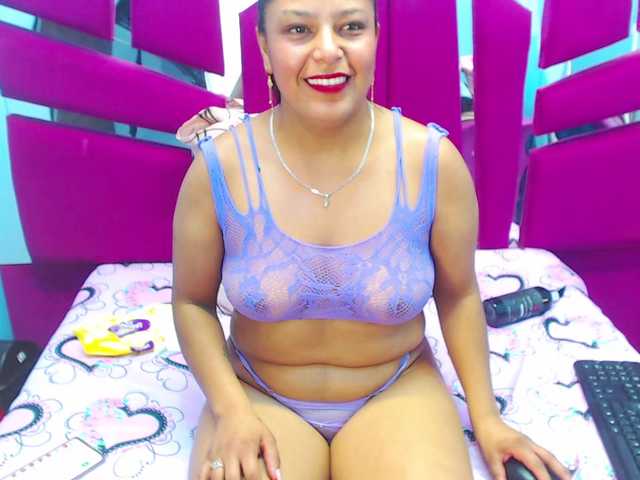 CAROLINASUAREZ's BongaCams show and profile