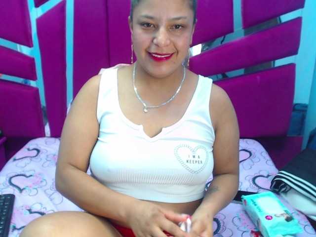 CAROLINASUAREZ's BongaCams show and profile