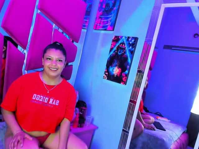 CAROLINASUAREZ's BongaCams show and profile