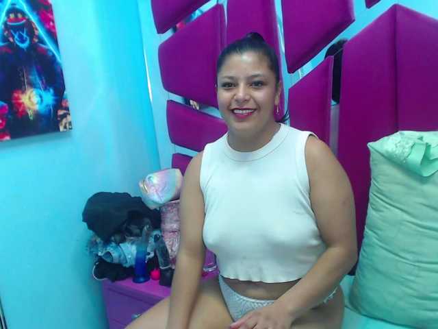 CAROLINASUAREZ's BongaCams show and profile