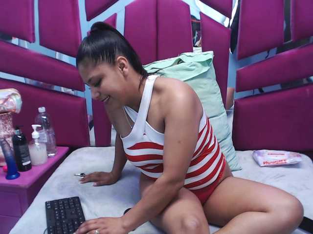 CAROLINASUAREZ's BongaCams show and profile