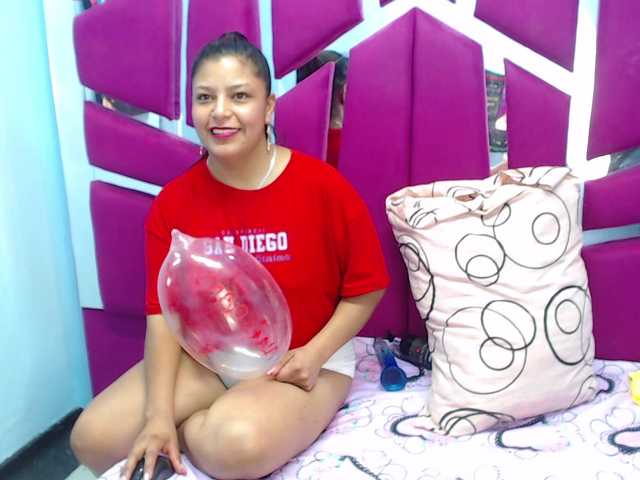 CAROLINASUAREZ's BongaCams show and profile