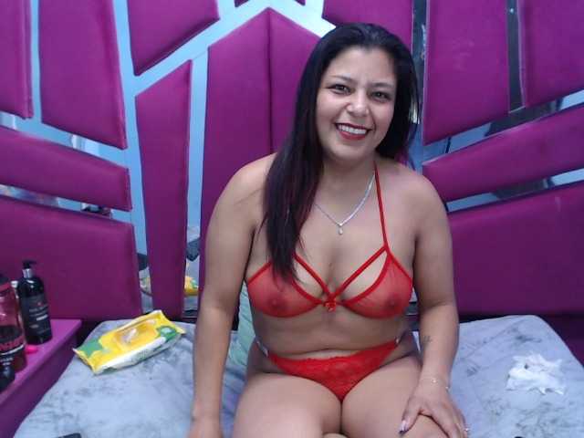 CAROLINASUAREZ's BongaCams show and profile