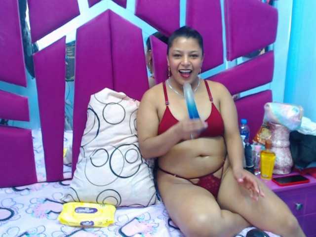 CAROLINASUAREZ's BongaCams show and profile