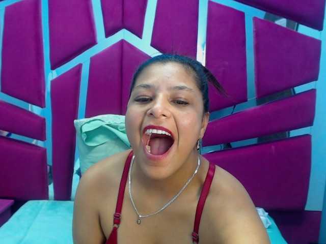 CAROLINASUAREZ's BongaCams show and profile