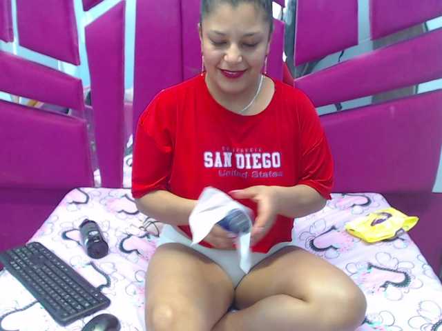 CAROLINASUAREZ's BongaCams show and profile