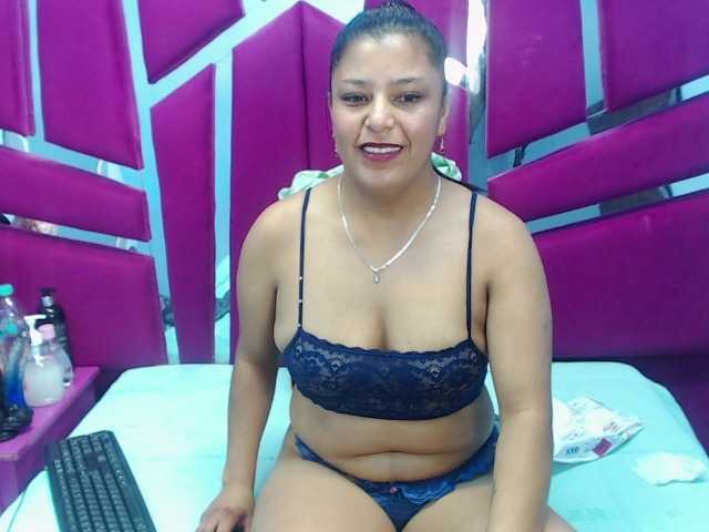 CAROLINASUAREZ's BongaCams show and profile
