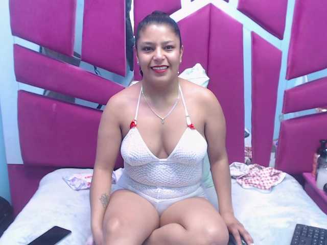 CAROLINASUAREZ's BongaCams show and profile