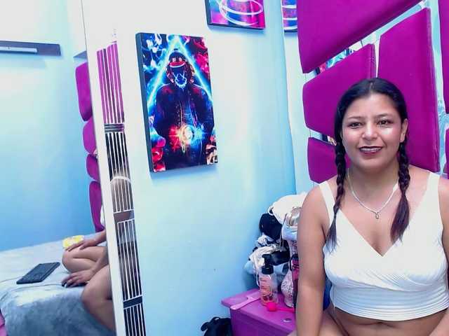 CAROLINASUAREZ's BongaCams show and profile