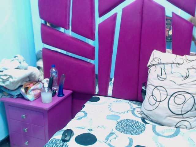 CAROLINASUAREZ's BongaCams show and profile