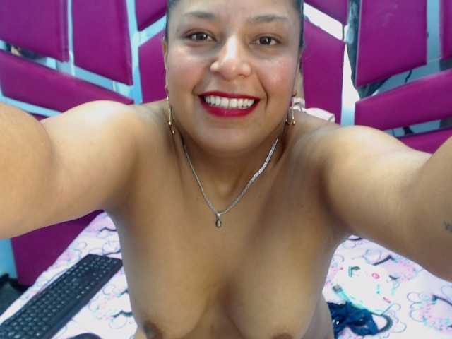 CAROLINASUAREZ's BongaCams show and profile