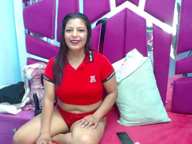 CAROLINASUAREZ's BongaCams show and profile