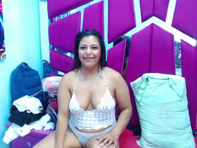 CAROLINASUAREZ's BongaCams show and profile