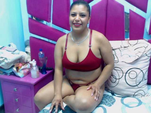 CAROLINASUAREZ's BongaCams show and profile