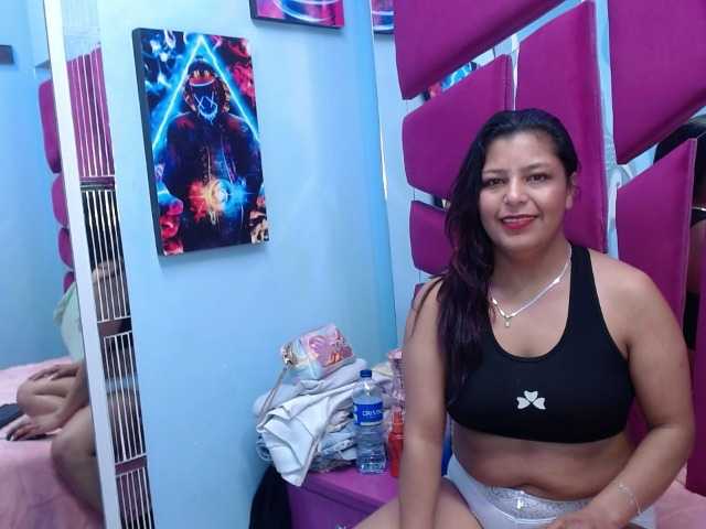 CAROLINASUAREZ's BongaCams show and profile
