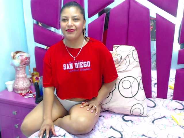 CAROLINASUAREZ's BongaCams show and profile