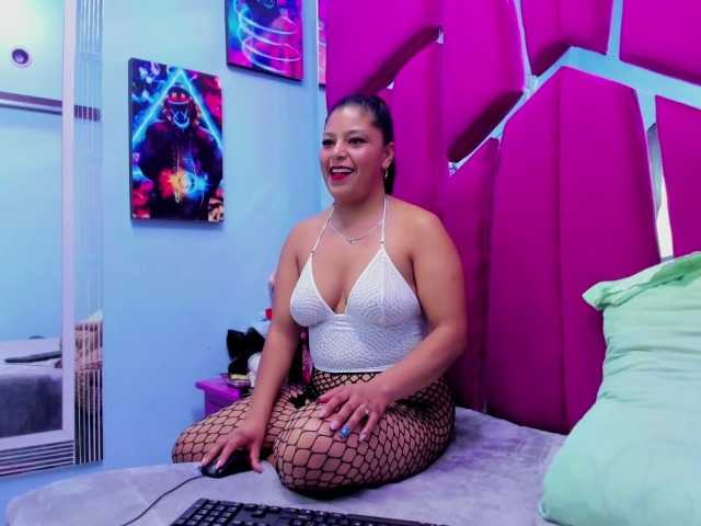 CAROLINASUAREZ's BongaCams show and profile