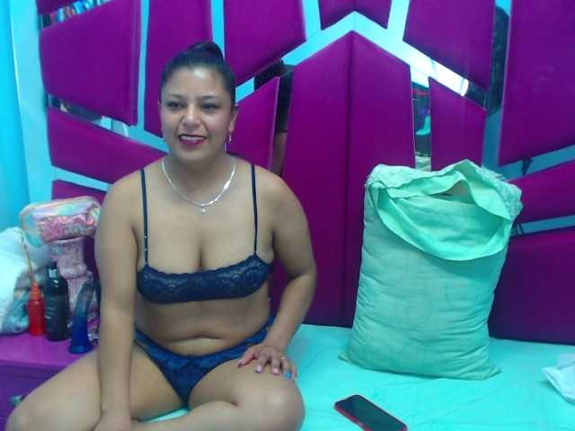 CAROLINASUAREZ's BongaCams show and profile