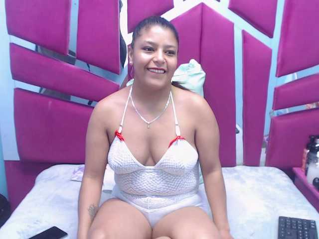 CAROLINASUAREZ's BongaCams show and profile