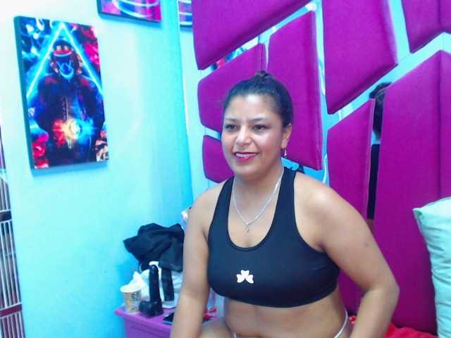 CAROLINASUAREZ's BongaCams show and profile