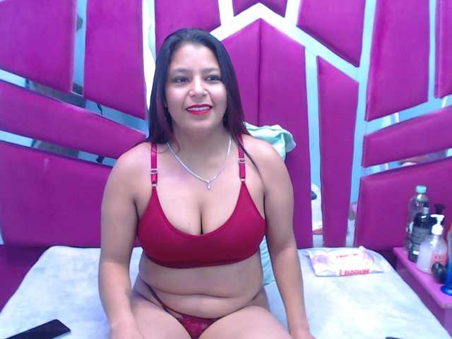 CAROLINASUAREZ's BongaCams show and profile