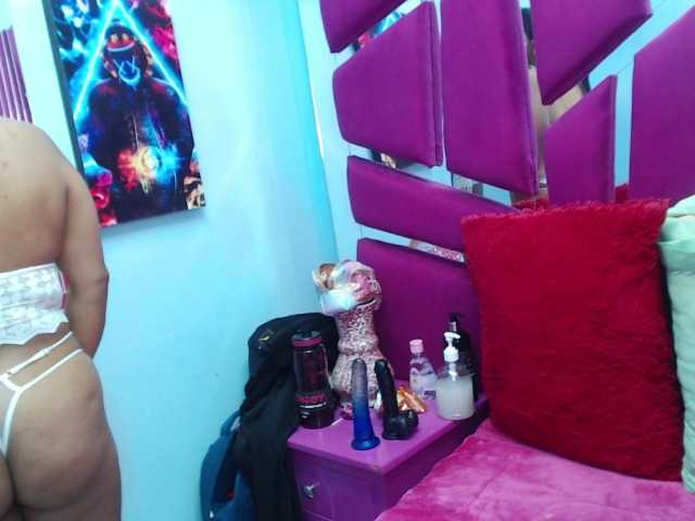 CAROLINASUAREZ's BongaCams show and profile