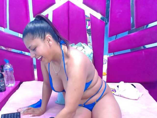 CAROLINASUAREZ's BongaCams show and profile