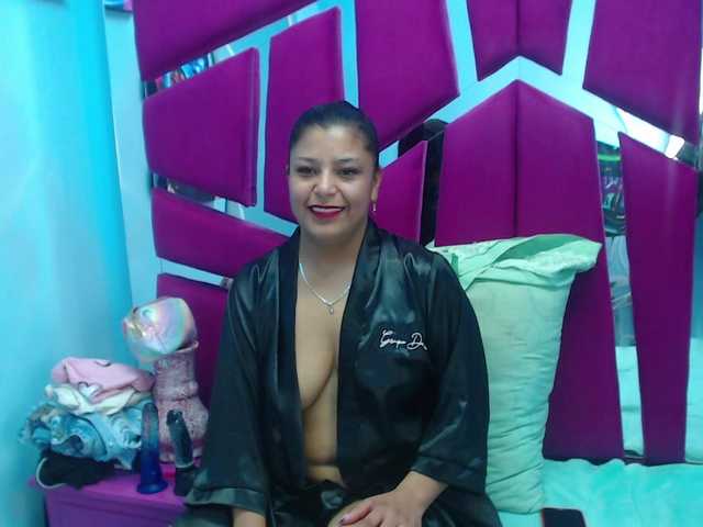 CAROLINASUAREZ's BongaCams show and profile