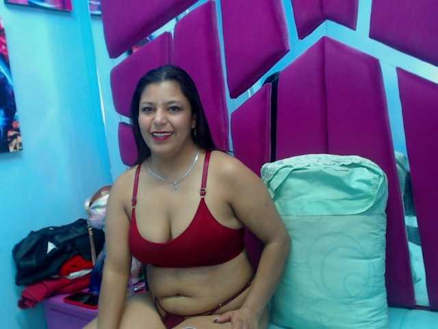 CAROLINASUAREZ's BongaCams show and profile