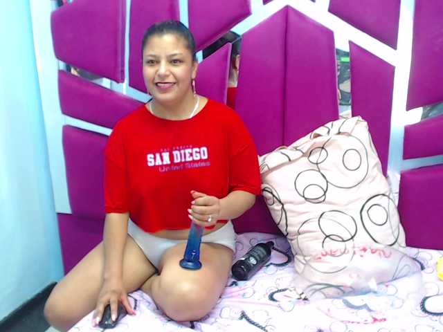 CAROLINASUAREZ's BongaCams show and profile