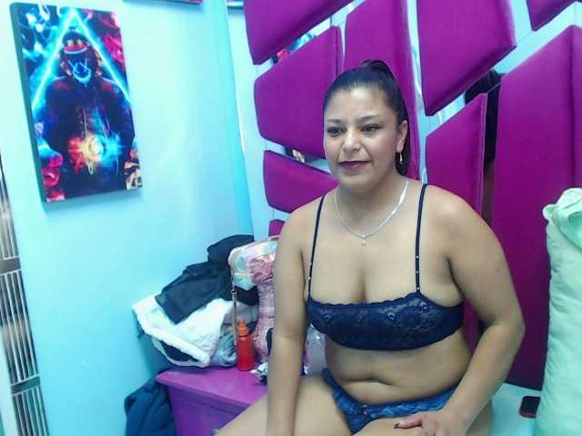 CAROLINASUAREZ's BongaCams show and profile